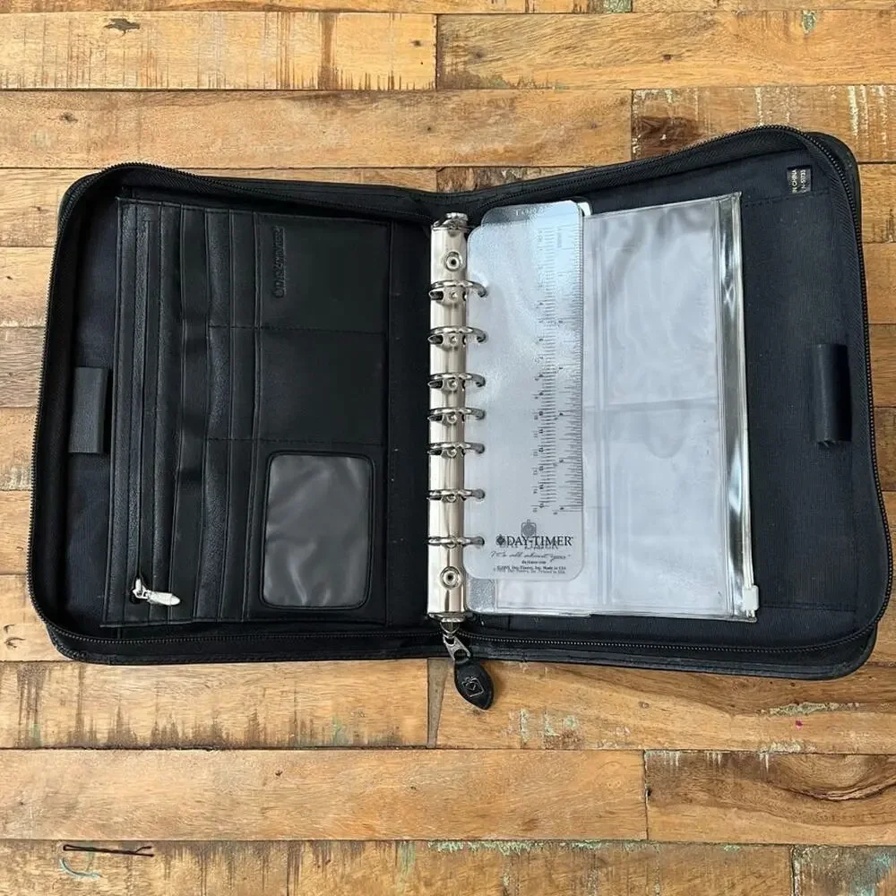 Black Genuine Leather Day-Timer Organizer 7-Ring Binder 10.5
